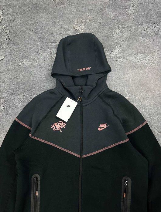 Nike Tech Syna World Central CEE