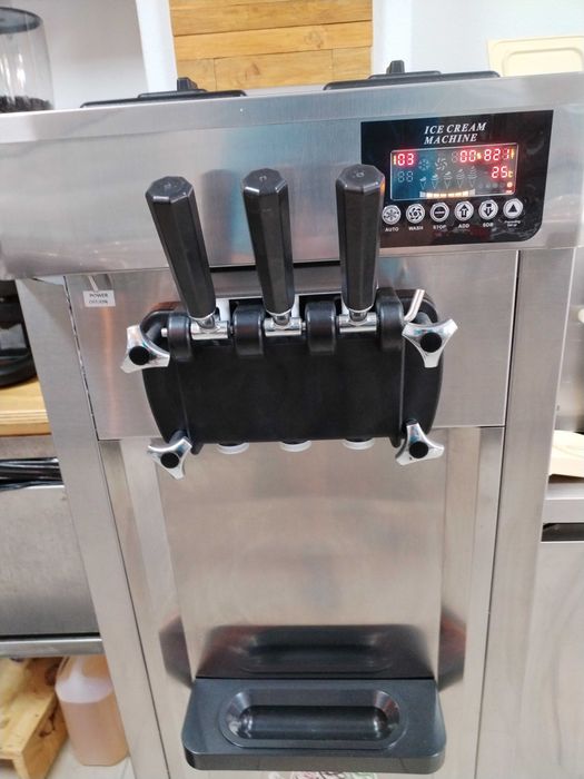 Vendo maquina gelado soft