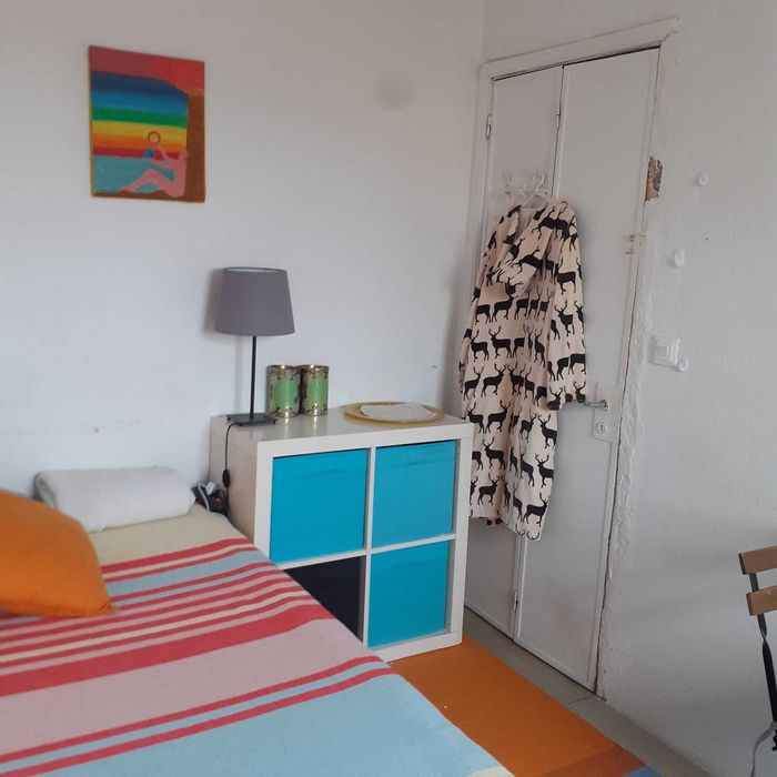 Quarto individual perto do jardim de serralves  a  trabalhadora ou estudante tranquila e organizada