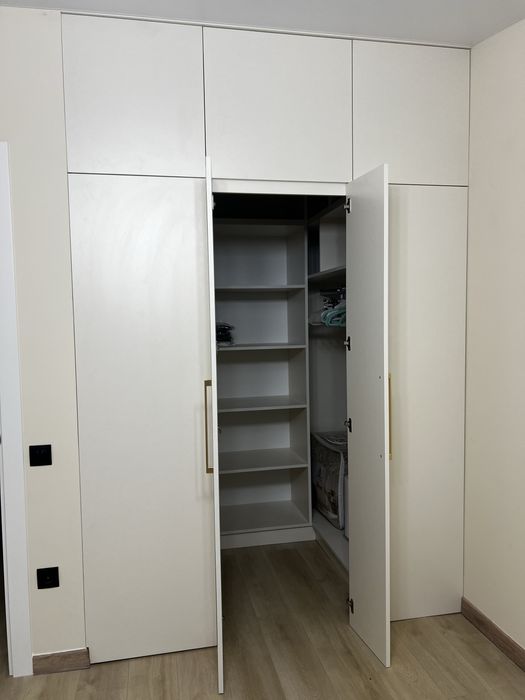 Гардеробні системи. Меблі під замовлення.