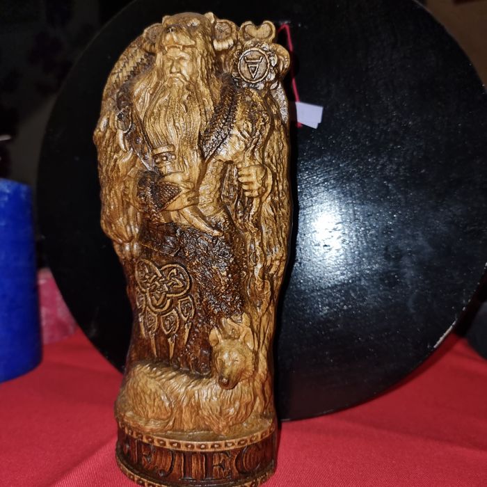 Статуэтка Велеса из дуба