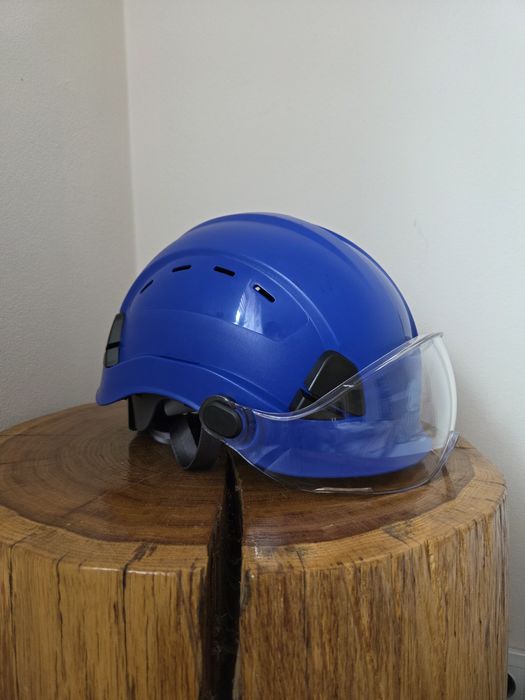 Kask roboczy z szybką + czapka zimowa