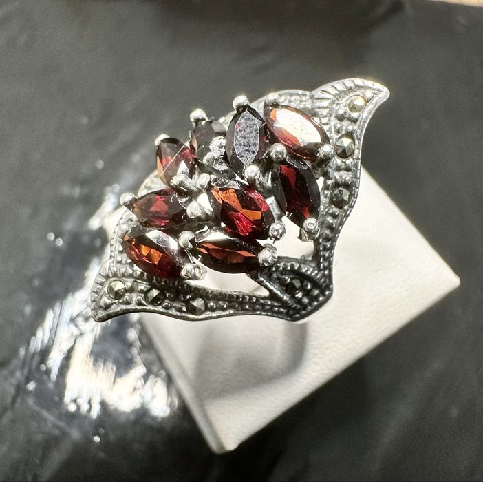 Srebrny pierscionek 925, z  granatami