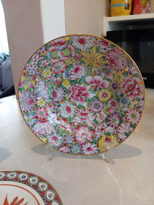 Pratos em porcelana oriental