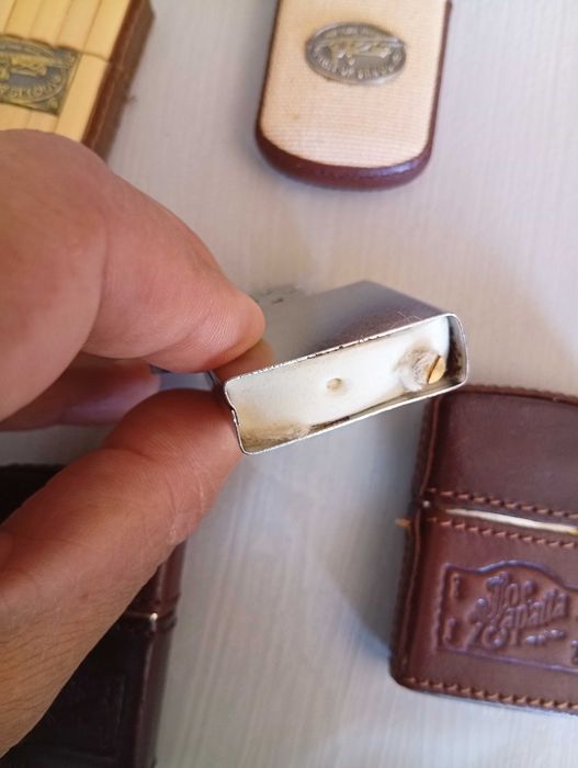 Vendo coleção de 10 Zippo a gasolina NOS