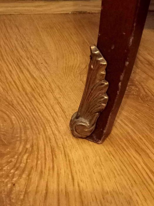 Witrynka Ludwikowska, Serwantka z intarsjami