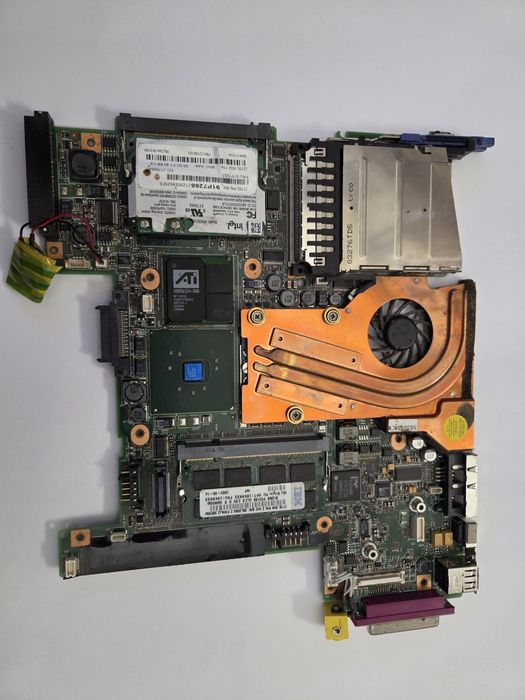 Płyta głowna RETRO + Pentium M + 1GB  do laptopa LENOVO IBM T40 2373 (Odpalona płyta główna na zdjeciu)

Posiadam więcej części do tego modelu laptopa