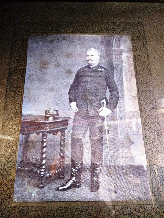D. Carlos Cliché Bobone