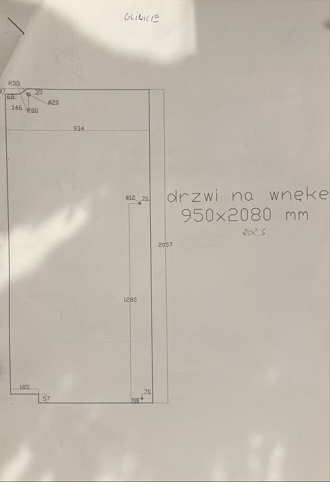Szyba hartowana do drzwi 934x2027 z wycięciami na zawiasy góra dół