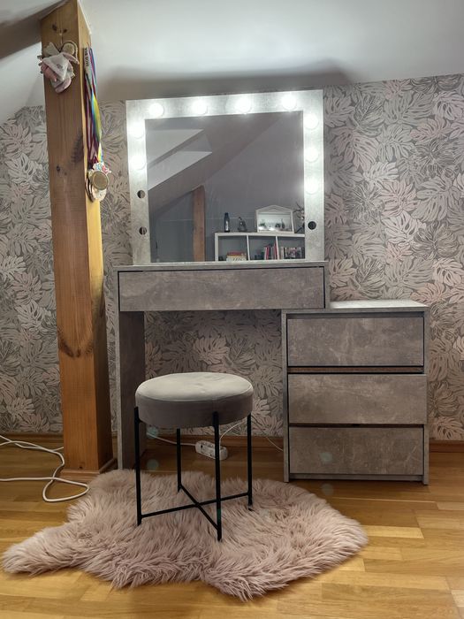 toaletka LED + stołek + dywanik