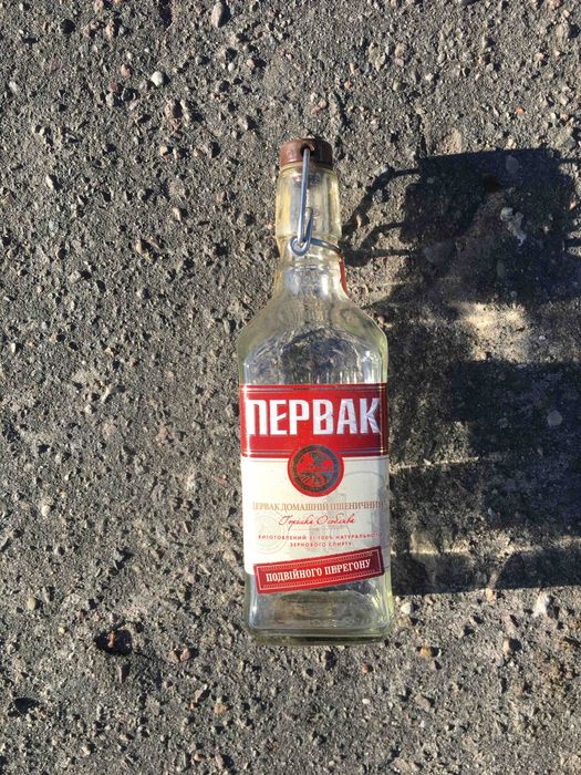 Первак. Продам бутилки, пляшки .