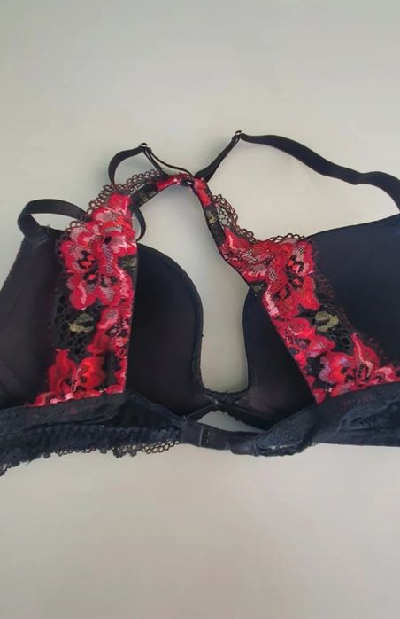 Biustonosz. INTIMISSIMI Monica pushup  Modelujący koronka