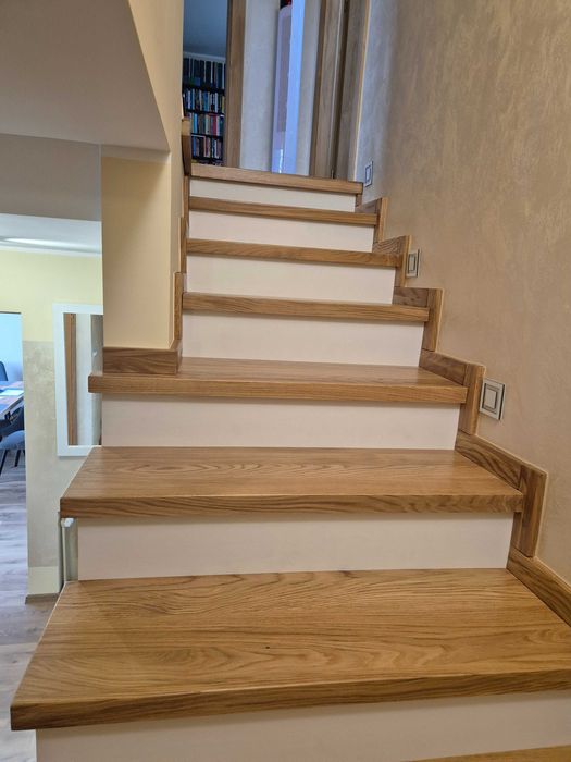 Schody Stopnie, trepy dębowe.