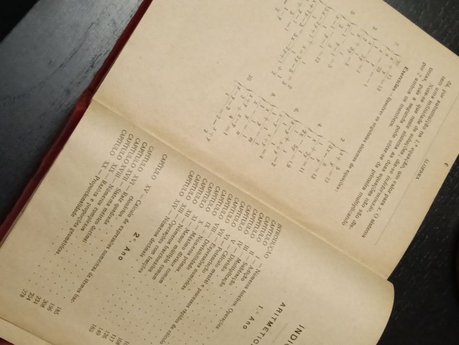 Livro escolar antigo  Aritmética e Álgebra