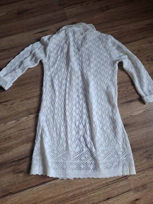 Dwa białe rozpinane swetry M