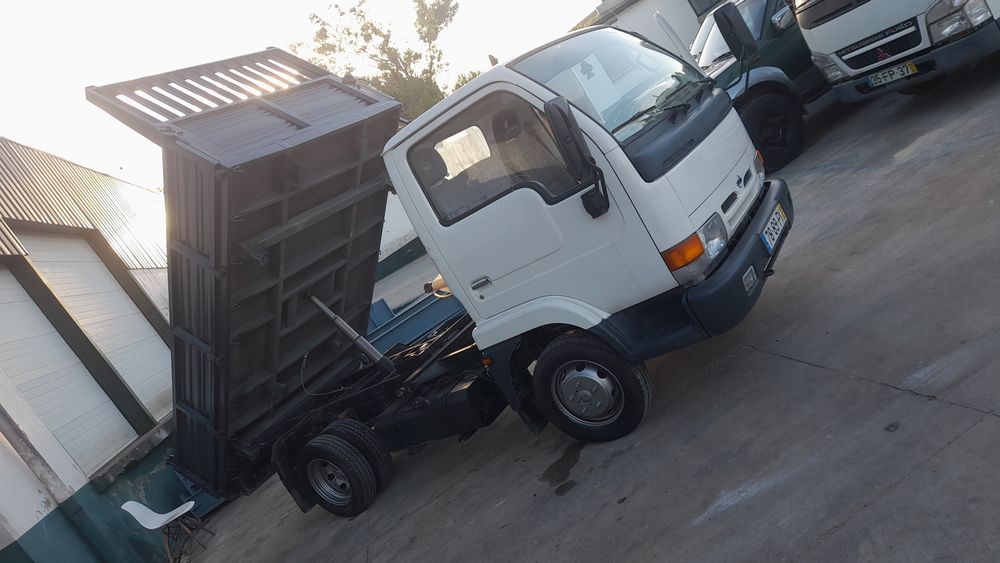 Nissan cabstar  Basculante