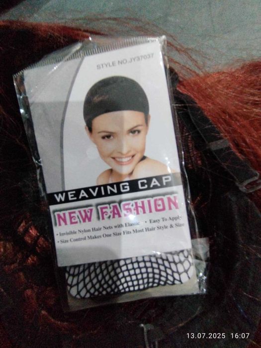 Peruka . Włosy długie ok 70 cm . Cieniowane delikatnie falowane