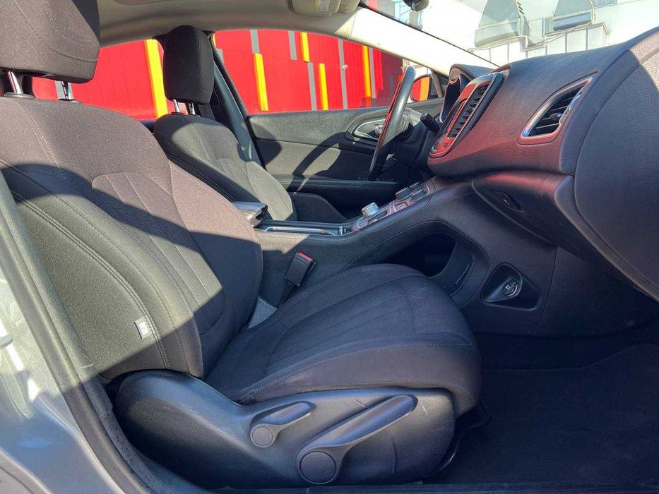 В продажі Chrysler 200 2014 року випуску.