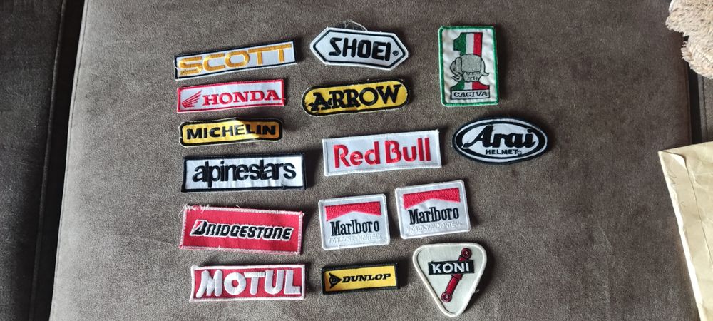 Emblemas bordados antigos