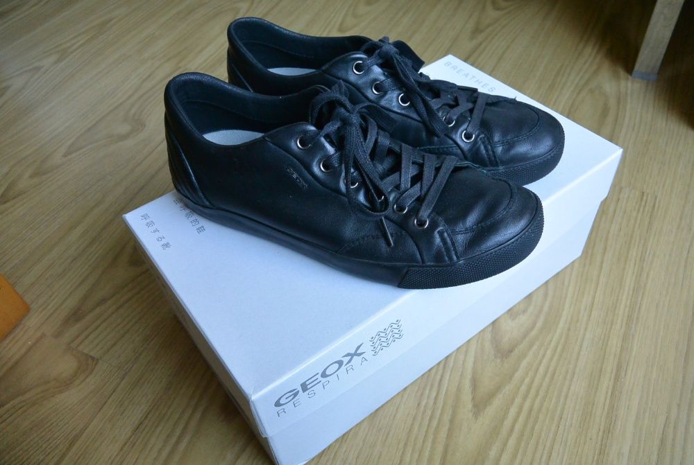 Sapatilhas em pele Geox