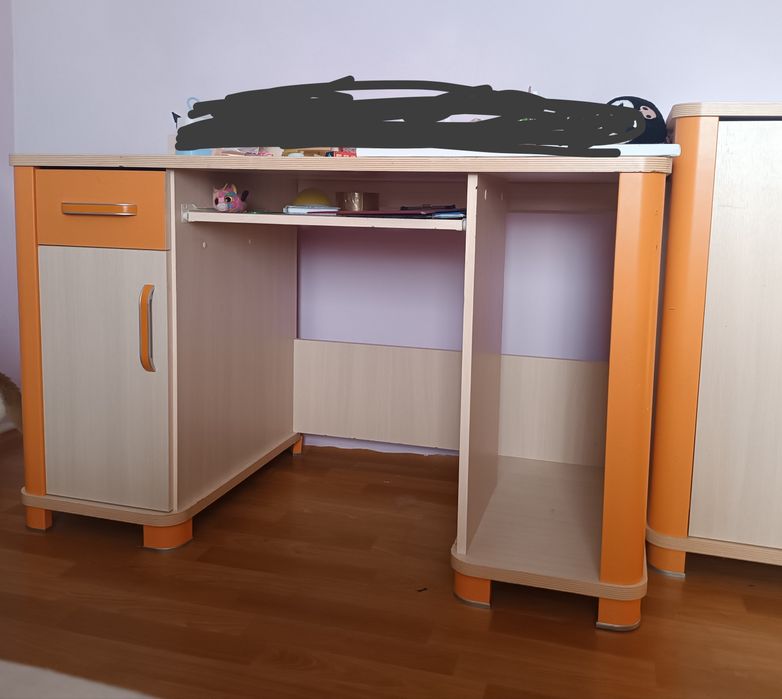 Zestaw mebli do pokoju młodzieżowego