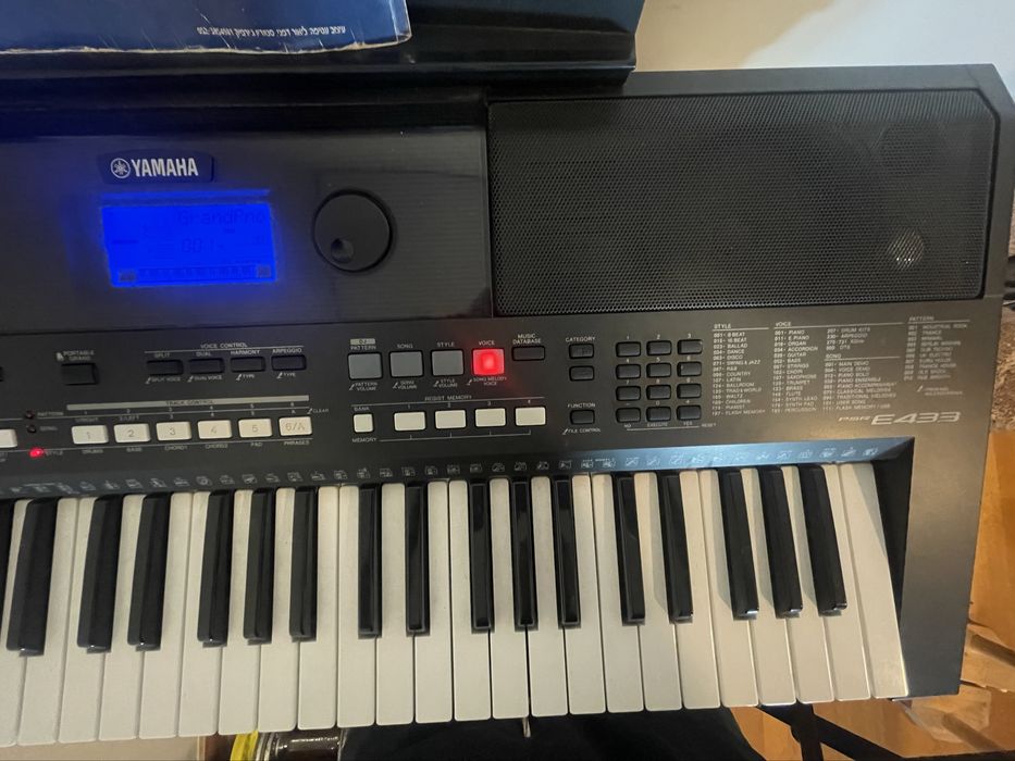 Yamaha PSR-E433 Completo | Banco + Suporte Regulável | Excelente Estado