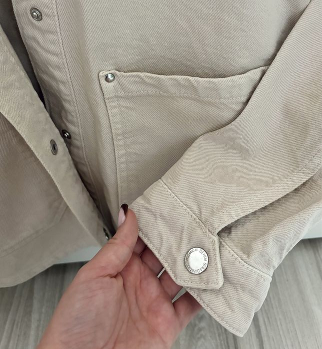 Kremowa kurtka overshirt, Stradivarius!