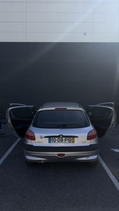 Peugeot 206 1.2 Gasolina (2000) – 5 Portas – Económico e Fiável