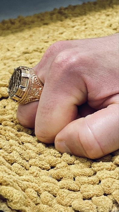 Anel ouro 19.2k com 3 libras 22k