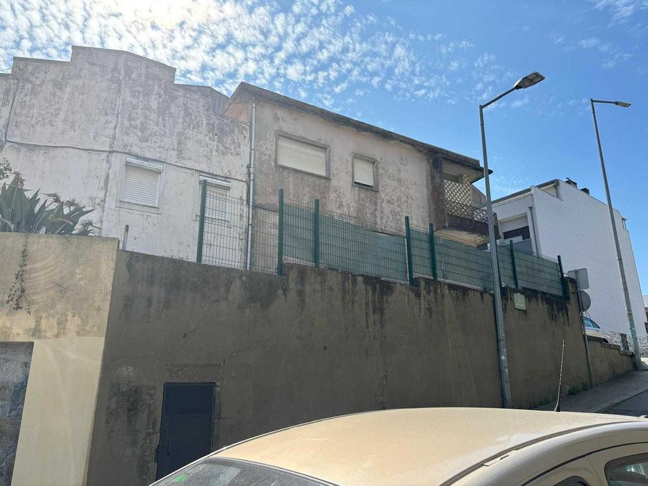 2 Prédios no Porto zona privilegiada para reconstruir