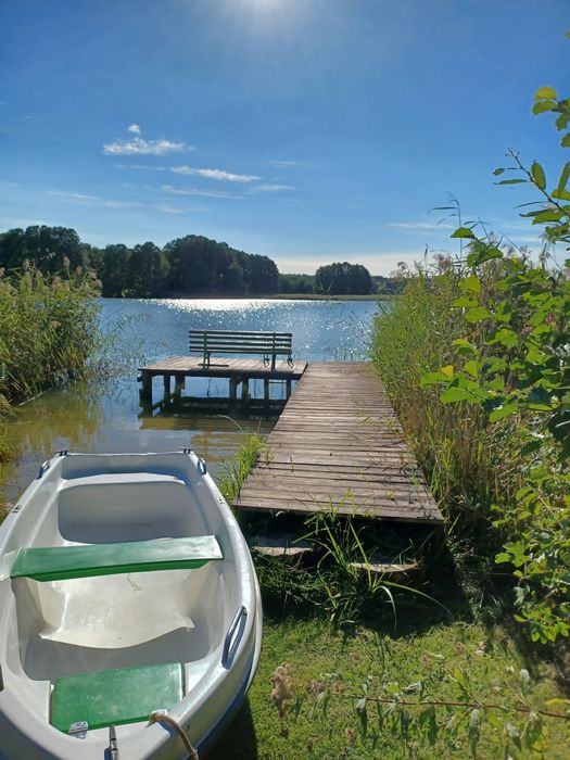 Dom nad jeziorem Isąg - pomost, łódka, kominek. Mazury | 6 osób