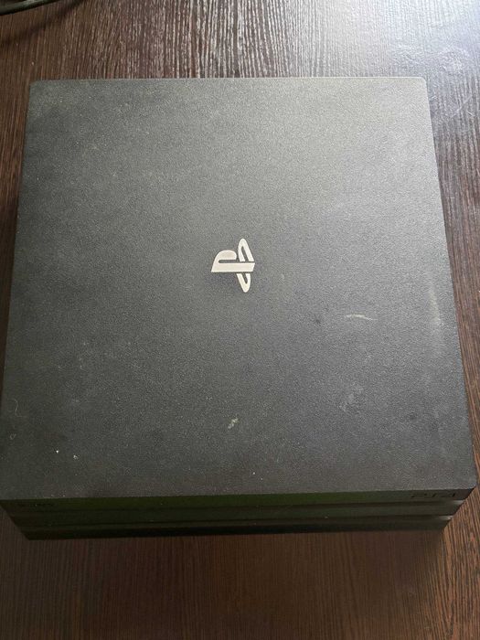 PS4 PRO 1 TB + 2 джойстика + рідна коробка з документацією та чеком