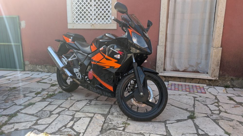 Daelim Roadwin 125 R 2011 – 14,9 cv – 18000 km – Muito estimada