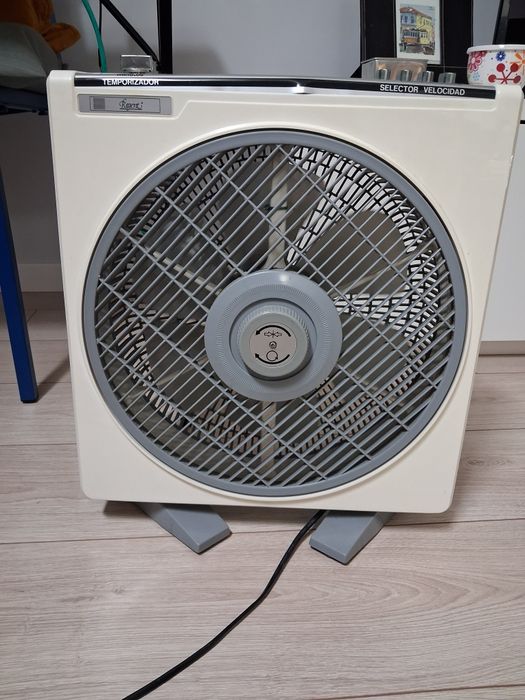 Ventoinha com várias velocidades e temporizador.