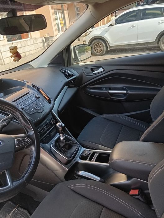 авто форд куга  паркитник