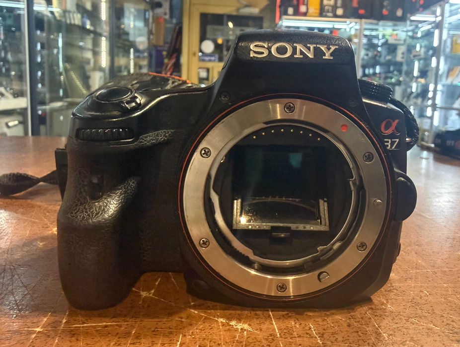 Aparat Sony Alpha SLT-A37 + obiektyw Sony SAL 55-200