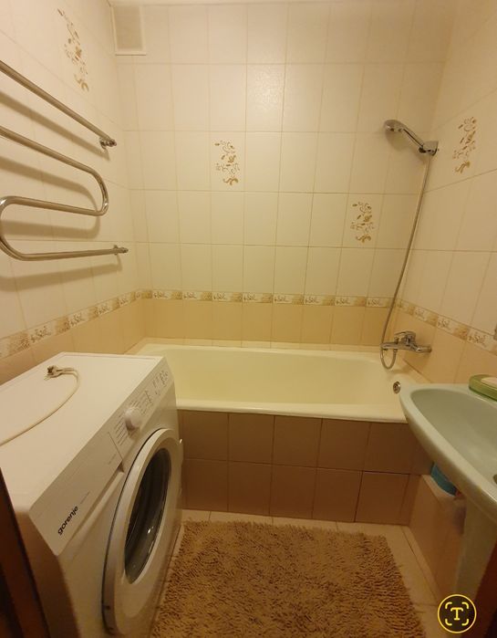 Продам 1-к.квартиру, Роганская 132, с техникой и мебельюй