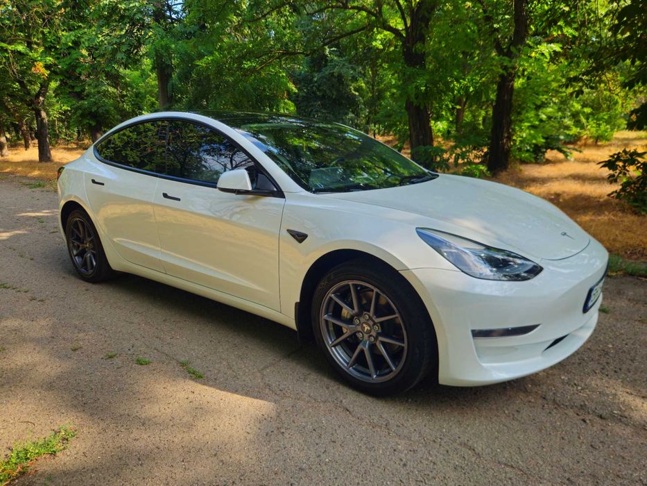 Продам Tesla Model3 2023р. Рестайл. м.Одеса. у відмінному стані.