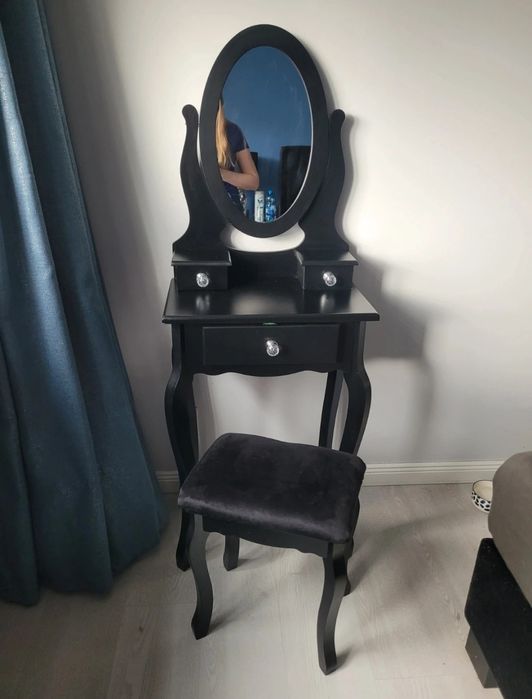 Czarna toaletka z lustrem glamour 3 szuflady