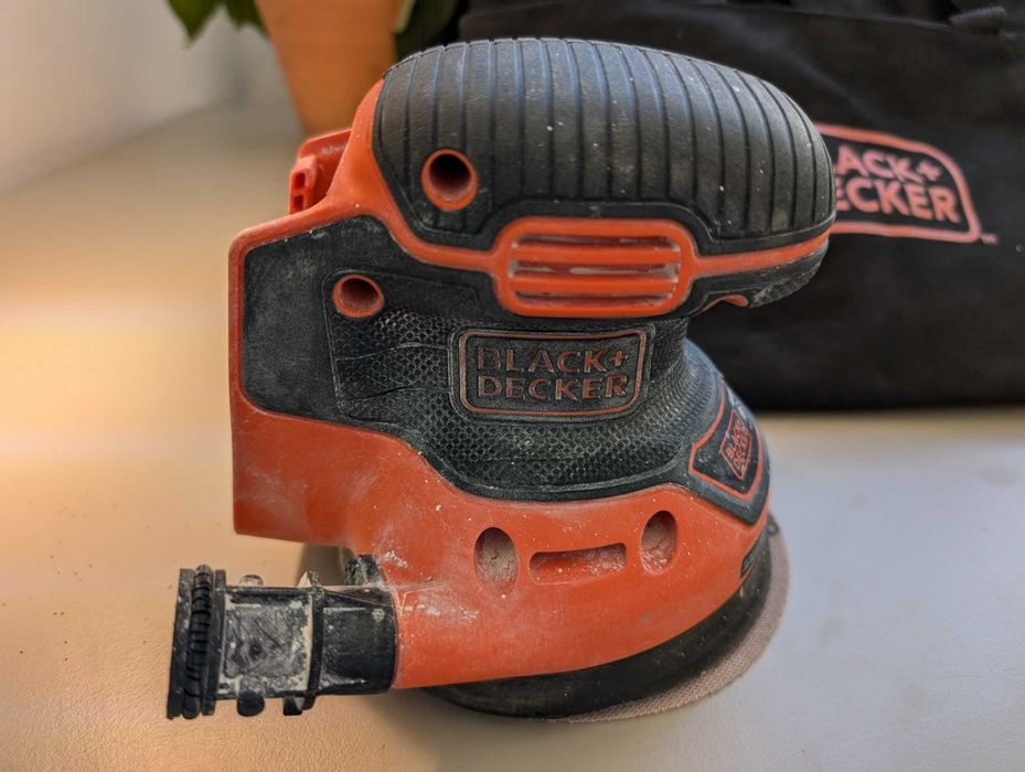 Black + Decker Battery powered Orbital Sander / Lixadora rotorbital