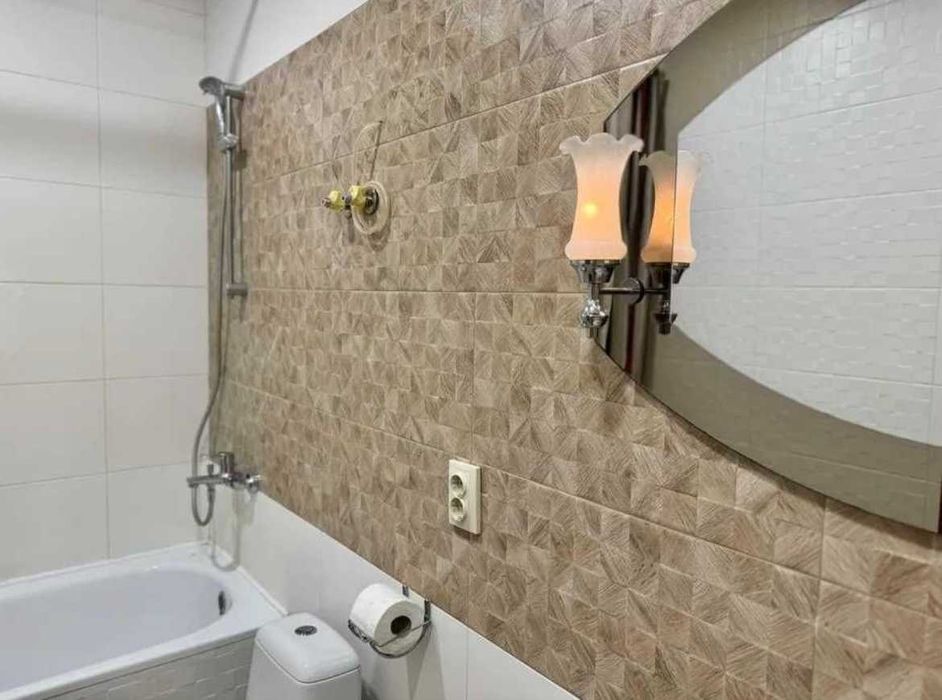 Простора квартира з меблями, технікою біля парку МАМА. Кухня 15.6м