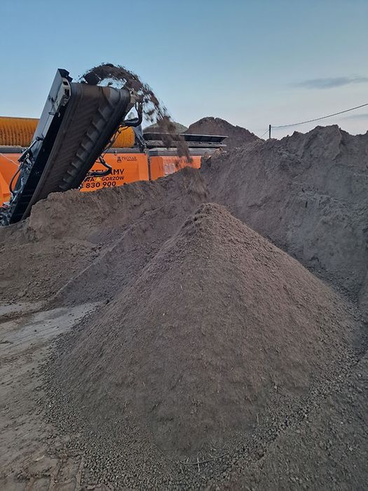 Sprzedaż ziemi przesianej oraz kory.Zakladanie ogrodów