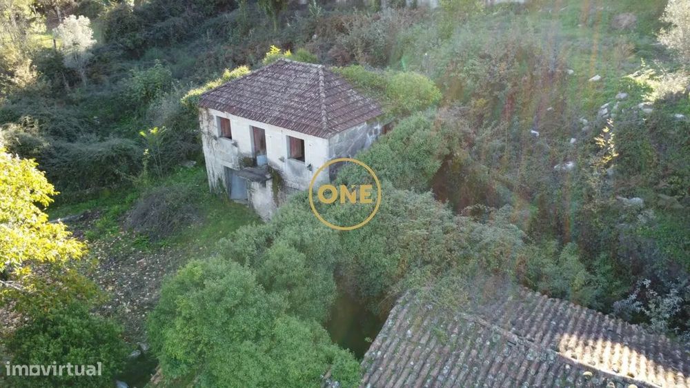 Ruina para reconstrução em Passô, Vila Verde