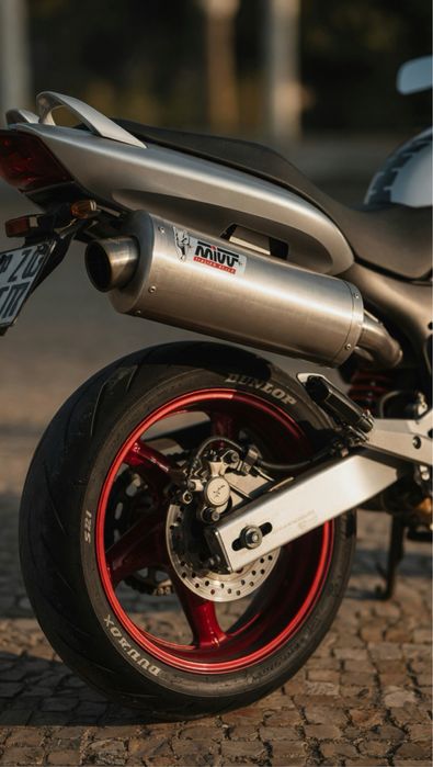 HONDA Hornet 600  Prata- IMPECÁVEL!