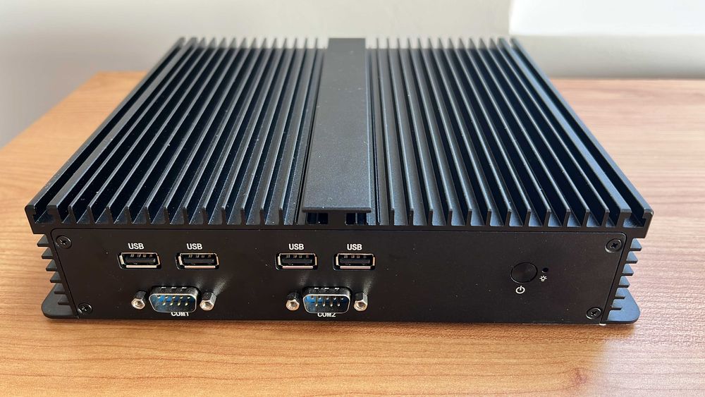 Komputer przemysłowy EF1-i5-8250U 8GB 256GB