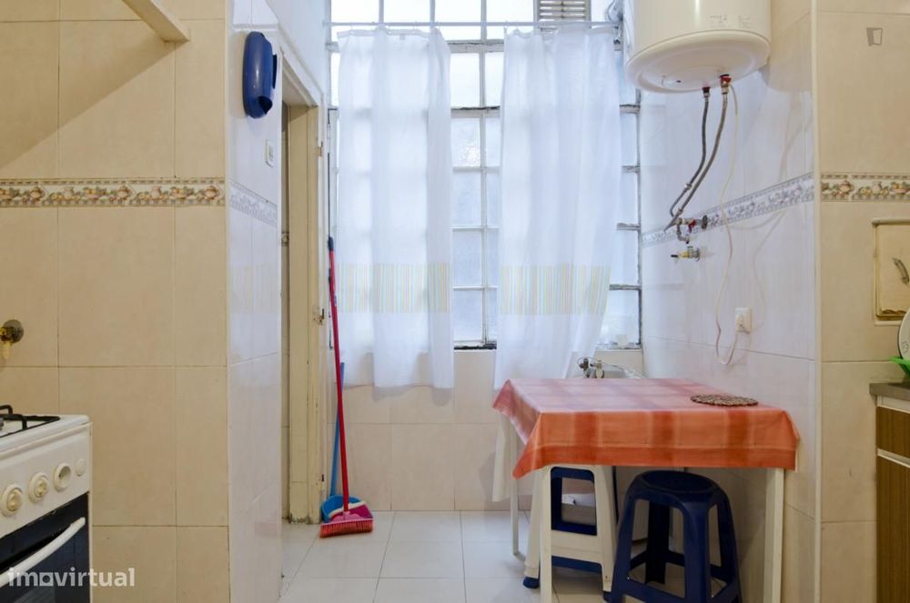 Quarto - localizado em Alameda Lisbon