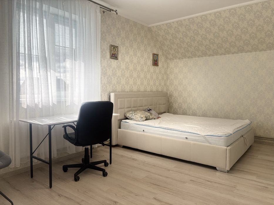 Продам житловий будинок з ремонтом та підвалом від власника