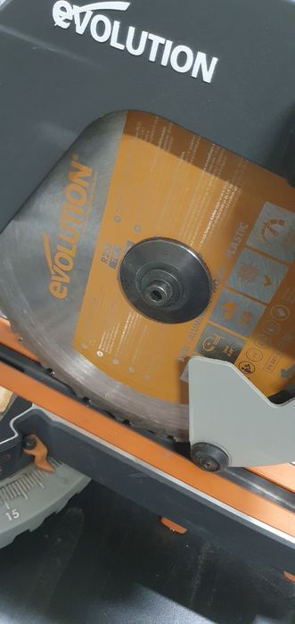 Piła ukośnica Evolution 255mm z posuwem na gwarancji
