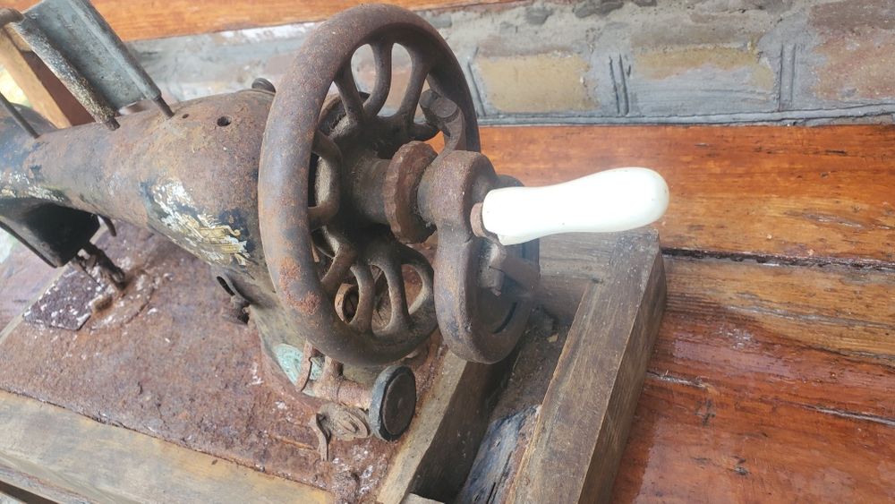 Швейна машина Singer