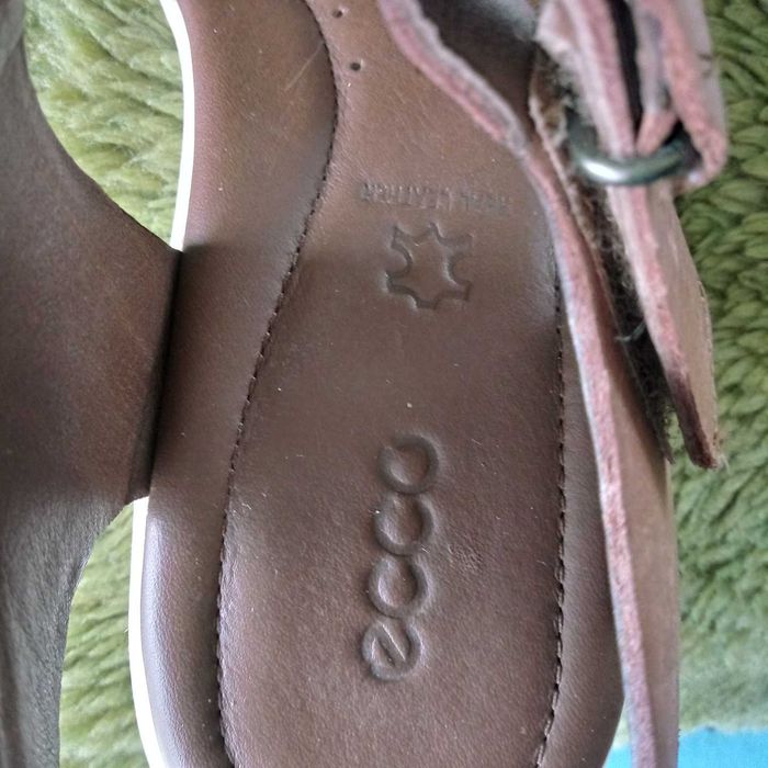 Brązowe sandałki ecco